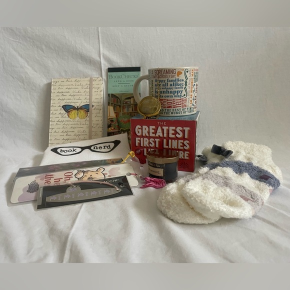 NWT & NWOT Book Lovers Bundle - Picture 1 of 14